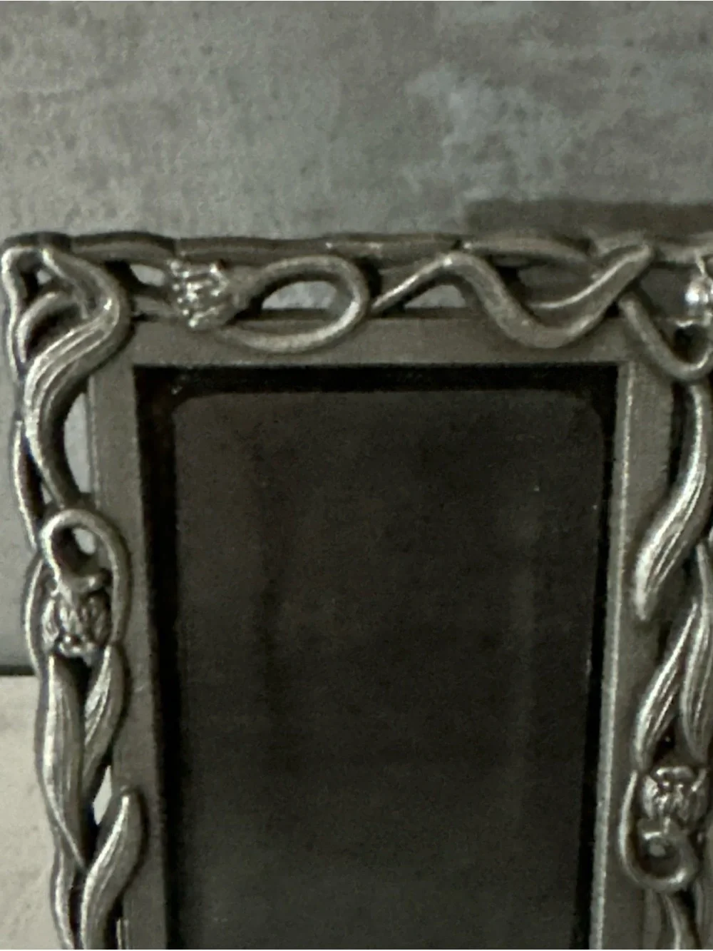 VINTAGE PEWTER TULIP FILAGREE MINI PICTURE FRAME FITS 2X3
